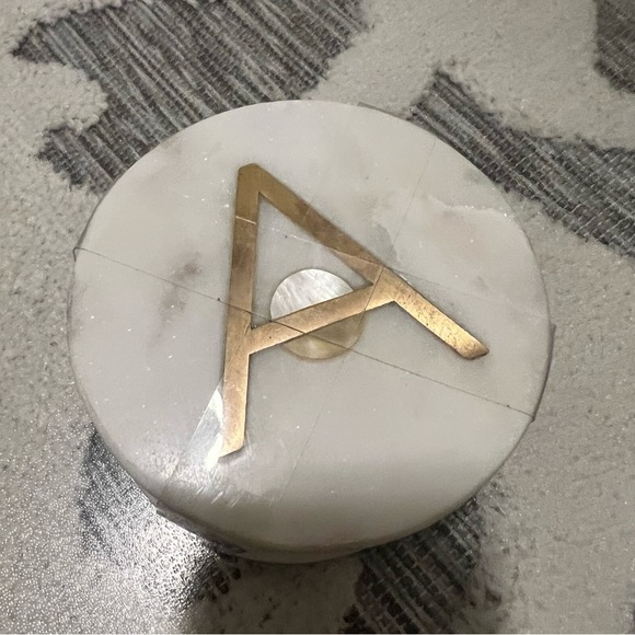 Cream Gold Marble Round ‘A’ Coasters NEW - Set of 4 - Picture 2 of 4